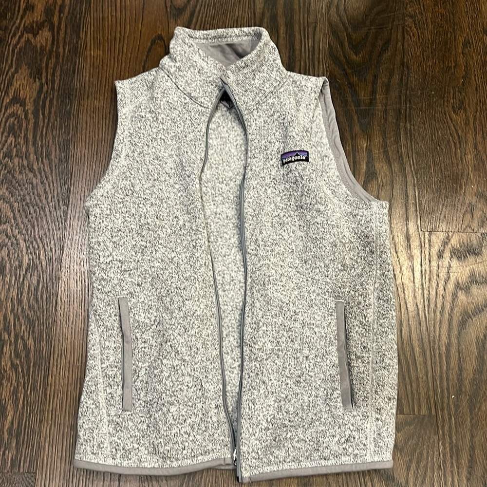 PRICE DROP! Patagonia fleece vest. Light gray size XS. In perfect condition.